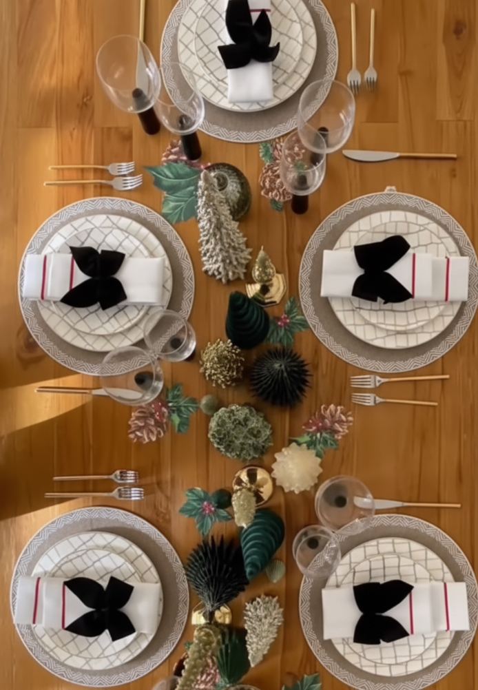 Tokyo Embroidered Triple Zig Zag Round Placemat